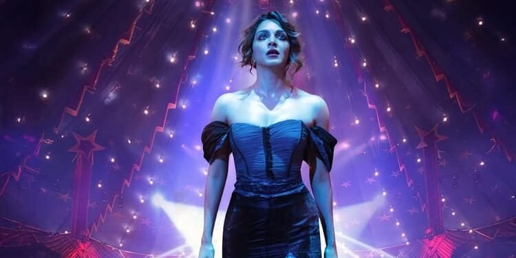 'टॉक्सिक' से जारी हुआ कियारा आडवाणी का पहला लुक, ऑफ शोल्डर गाउन में दिखीं कॉन्फिडेंट