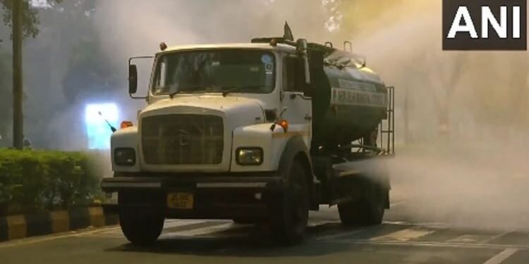 धूल, धुंध और दिल्ली: जहरीली हवा पर MCD ने NGT में पेश की रिपोर्ट, बताया राजधानी की 'रक्षा' के लिए क्या किया