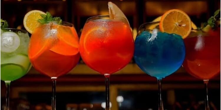 पार्टी अभी बाकी है... लेकिन जेब खाली है: नए साल के जश्न से पहले सब कुछ महंगा, होटल-पब और बार में एंट्री डबल!