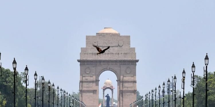 साफ हो रही दिल्ली की हवा: एक दिन में 23 अंक गिरा AQI; कब तक रहेगी यह राहत, NCR का कितना है एक्यूआई? जानें सब