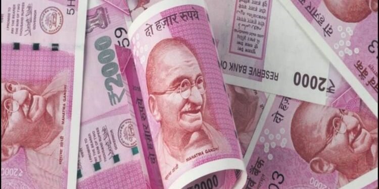 2000 Notes: ₹2000 के नोटों पर बड़ा अपडेट, 98.4% से अधिक करेंसी बैंकों में लौटी, जानें अब क्या है स्थिति