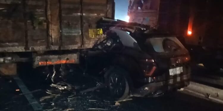 Accident News : फोरलेन पर कोहरे का कहर, खड़े ट्रक से टकराईं गाड़ियां; चार की मौत, कई घायल