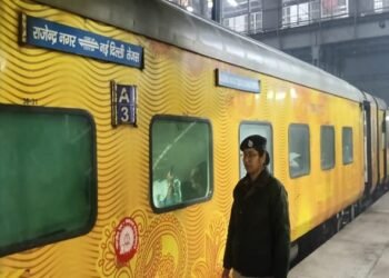 Aligarh News: दिल्ली-पटना तेजस राजधानी एक्सप्रेस में आग और बम की सूचना से मची खलबली, चेकिंग