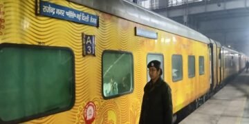 Aligarh News: दिल्ली-पटना तेजस राजधानी एक्सप्रेस में आग और बम की सूचना से मची खलबली, चेकिंग