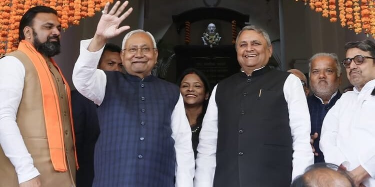 Bihar Cabinet Meeting: सीएम नीतीश कुमार ने बुलाई कैबिनेट की बैठक,  32 महत्वपूर्ण प्रस्तावों पर लगाई मुहर