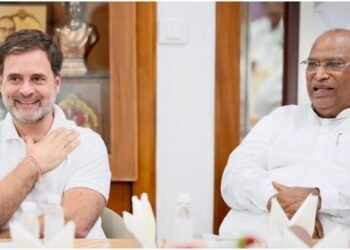 Cong v BJP: खरगे बोले- केंद्र ने राज्यपालों को कठपुतली बनाया; राहुल का आरोप- EC वोट चोरी में सहभागी, गुजरात...