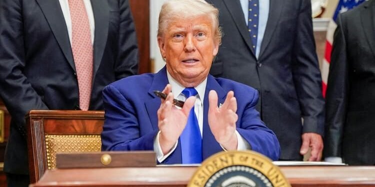 Donald Trump: क्या अब ग्रीनलैंड पर हमले की तैयारी कर रहे राष्ट्रपति ट्रंप? आपात योजना बनाने का दिया निर्देश