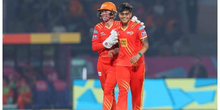 GG vs MI Live Score: 37 पर मुंबई को तीसरा झटका, नेट शीवर ब्रंट दो रन बनाकर आउट; सोफी डिवाइन को दूसरी सफलता