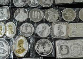 Gold Silver Price: चांदी 19500 रुपये उछलकर ₹385000 प्रति किलो पर पहुंची, सोना 1.83 लाख प्रति 10 ग्राम पर