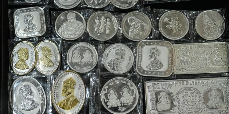 Gold Silver Price: चांदी 19500 रुपये उछलकर ₹385000 प्रति किलो पर पहुंची, सोना 1.83 लाख प्रति 10 ग्राम पर