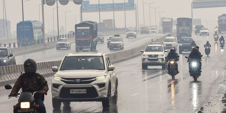 IMD Rain Alert: 13 राज्यों में बारिश-ओले का अलर्ट, ठंड के बीच मौसम विभाग की बड़ी चेतावनी