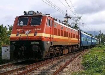 Indian Railways: एक दिन में 472 किलोमीटर रूट पर ‘कवच’ सिस्टम शुरू, रेलवे सुरक्षा के लिए क्यों जरूरी है ये कदम?