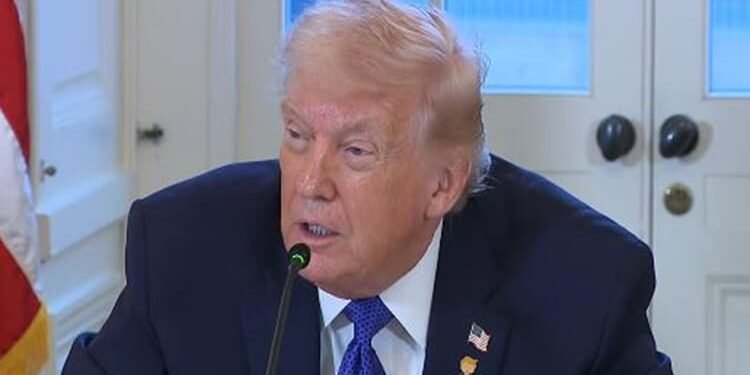 Iran-US Clash: ईरान पर हमले की आशंकाओं के बीच ट्रंप को बड़ा झटका, UAE ने हवाई क्षेत्र के इस्तेमाल पर लगाई रोक