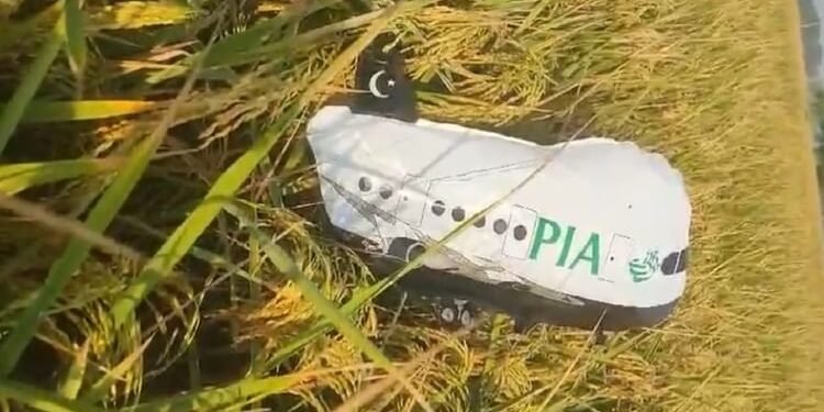 Jammu Kashmir: मेंढर में मिला पाकिस्तानी गुब्बारा, लिखा था- पीआईए, कब्जे में लेकर पुलिस ने शुरू की पड़ताल