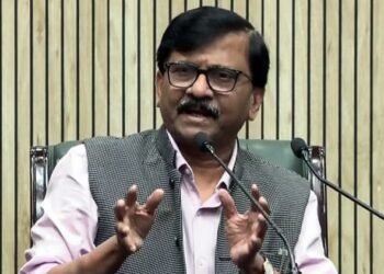 Maharashtra: 'आचार संहिता के बावजूद महायुति को पैसे बांटने की खुली छूट'; संजय राउत ने चुनाव आयोग पर लगाए आरोप