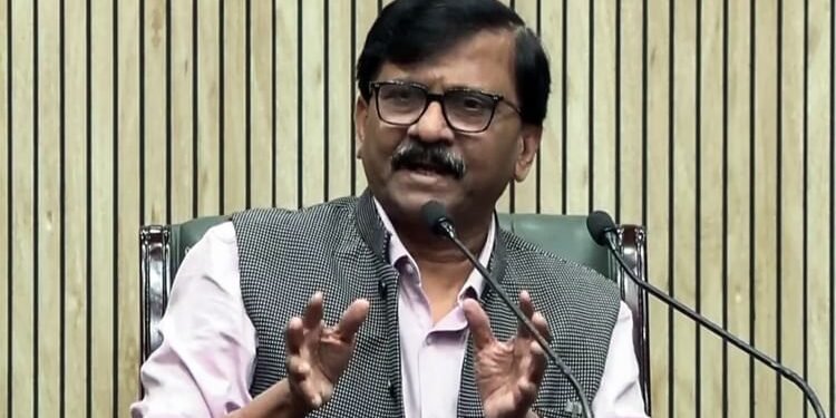 Maharashtra: 'आचार संहिता के बावजूद महायुति को पैसे बांटने की खुली छूट'; संजय राउत ने चुनाव आयोग पर लगाए आरोप