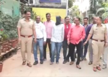 Mumbai News: मलाड रेलवे स्टेशन पर प्रोफेसर की चाकू से गोदकर हत्या, पुलिस ने आरोपी को 12 घंटे में किया गिरफ्तार
