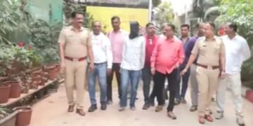 Mumbai News: मलाड रेलवे स्टेशन पर प्रोफेसर की चाकू से गोदकर हत्या, पुलिस ने आरोपी को 12 घंटे में किया गिरफ्तार
