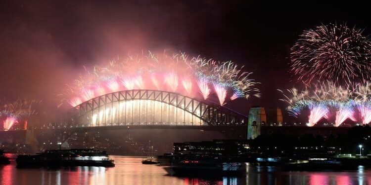 New Year 2026: जापान से लेकर ऑस्ट्रेलिया तक नए साल का जश्न, दुनिया के कई देशों में आतिशबाजी के साथ 2026 का आगाज