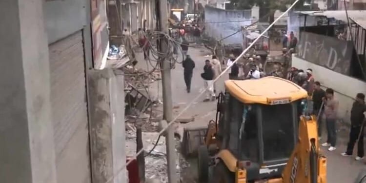 Rajasthan: जहां पुलिस पर हुई पत्थरबाजी, वहीं हुआ बुलडोजर एक्शन, चौमू में अवैध अतिक्रमण पर सख्त कार्रवाई