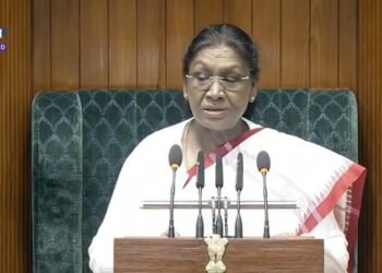 Sansad Budget Session LIVE: संसद के बजट सत्र का आगाज, लोकसभा-राज्यसभा के संयुक्त सत्र में राष्ट्रपति का संबोधन