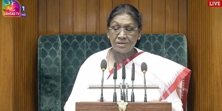 Sansad Budget Session LIVE: संसद के बजट सत्र का आगाज, लोकसभा-राज्यसभा के संयुक्त सत्र में राष्ट्रपति का संबोधन