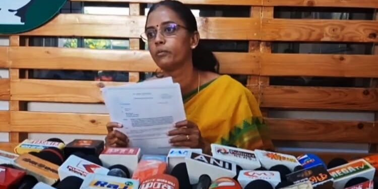 Tamil Nadu: कांग्रेस सांसद बोली- विनाश की राह पर पार्टी; टीवीके ने कहा- उनके कई नेता हमारे साथ...