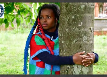 Truphena Muthoni World Record: अफ्रीकी युवती ने बनाया गिनीज वर्ल्ड रिकॉर्ड, पेड़ के गले लगकर 72 घंटे खड़ी रहीं