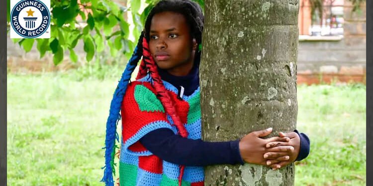 Truphena Muthoni World Record: अफ्रीकी युवती ने बनाया गिनीज वर्ल्ड रिकॉर्ड, पेड़ के गले लगकर 72 घंटे खड़ी रहीं