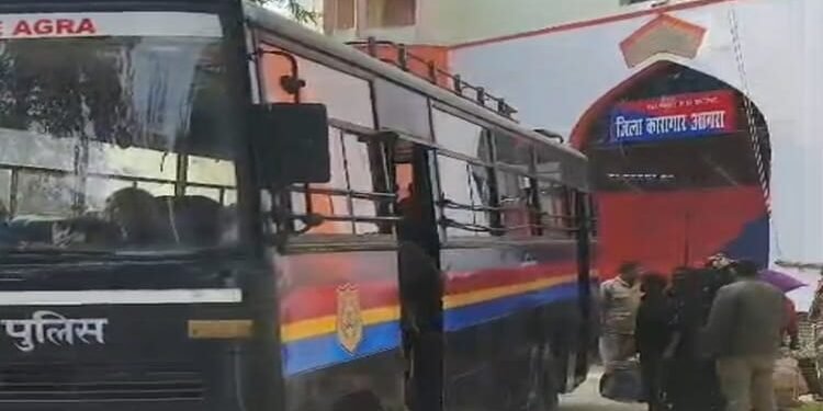 UP: बांग्लादेश से ऐसे होती है भारत में घुसपैठ, 38 बांग्लादेशियों ने खोले थे चाैंकाने वाले राज; वापस भेजे