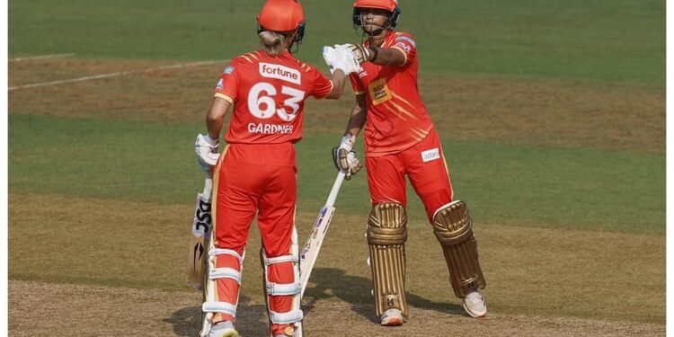 UPW vs GG Live Score: गुजरात ने यूपी के सामने रखा 208 रनों का लक्ष्य, अनुष्का और गार्डनर की शतकीय साझेदारी