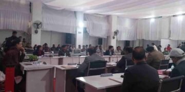 Uttarakhand: बदरीनाथ में सिंहद्वार से आगे अब मोबाइल ले जाने पर बैन, गढ़वाल आयुक्त ने जारी किए निर्देश