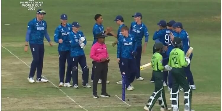 Video: इंग्लैंड के खिलाफ पाकिस्तानी बल्लेबाज ने खुद को जानबूझकर कराया रन आउट? अंडर-19 विश्व कप में अनोखी घटना