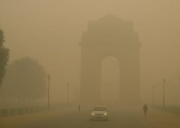Weather & Pollution: दिल्ली में कोहरा, प्रदूषण और ठंड की मार, बेहद खराब श्रेणी में हवा, जानें एक्यूआई