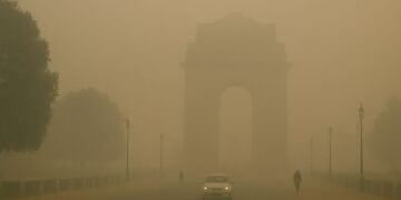 Weather & Pollution: दिल्ली में कोहरा, प्रदूषण और ठंड की मार, बेहद खराब श्रेणी में हवा, जानें एक्यूआई