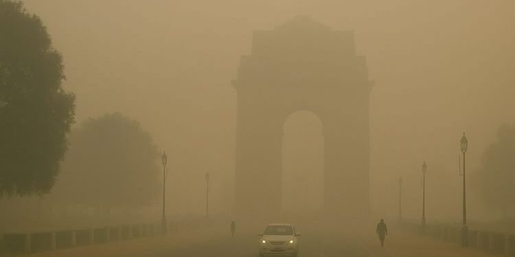 Weather & Pollution: दिल्ली में कोहरा, प्रदूषण और ठंड की मार, बेहद खराब श्रेणी में हवा, जानें एक्यूआई