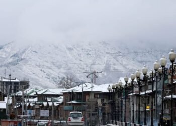 Weather: उत्तर पश्चिम भारत में 3 फरवरी तक बारिश-बर्फबारी की चेतावनी, चलेंगी तेज हवाएं; दिल्ली में बरसेंगे बादल
