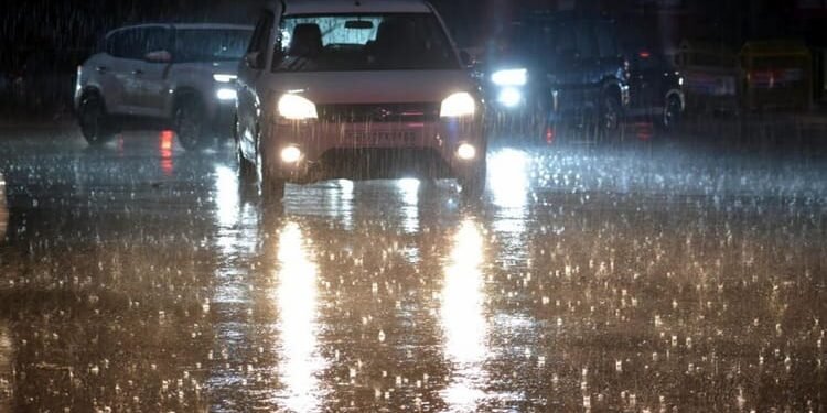 Weather: दिल्ली में चौबीस घंटे के भीतर हुई 19.8 मिमी बारिश...  27 जनवरी के लिए यलो अलर्ट, जमकर बरसेंगे बदरा!