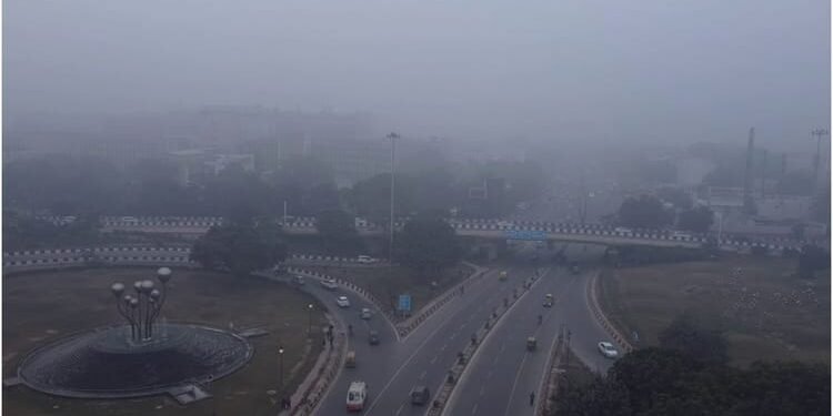 Weather:ठंड का कमबैक! दिल्ली-NCR में फिर बदलेगा मौसम, कड़ाके की ठंड के साथ आंधी-बारिश; जानिए वीकेंड का हाल