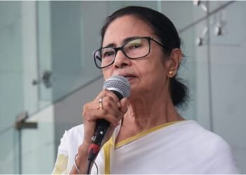 West Bengal: चुनाव से पहले ममता सरकार ने EC की सूची पर उठाए सवाल, नौ IAS अफसरों के नाम बदलने का भेजा प्रस्ताव