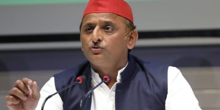 अखिलेश ने की घोषणा: प्रदेश में सपा की सरकार बनने पर महिलाओं को हर साल मिलेंगे 40 हजार, भाजपा ने दिया सिर्फ धोखा