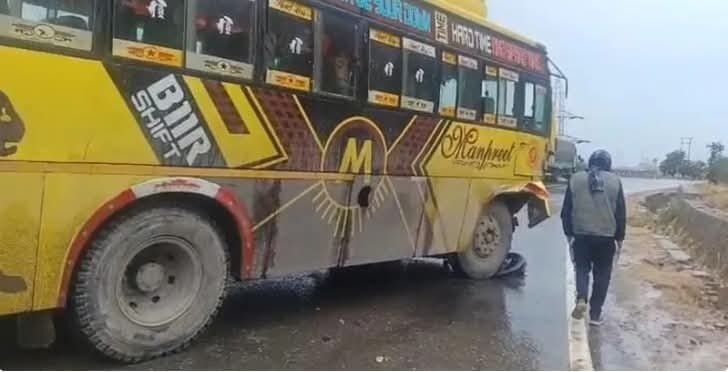 उधमपुर में दर्दनाक सड़क हादसा: हाईवे पर तेज रफ्तार बस ने बाइक को मारी टक्कर, चार की मौत