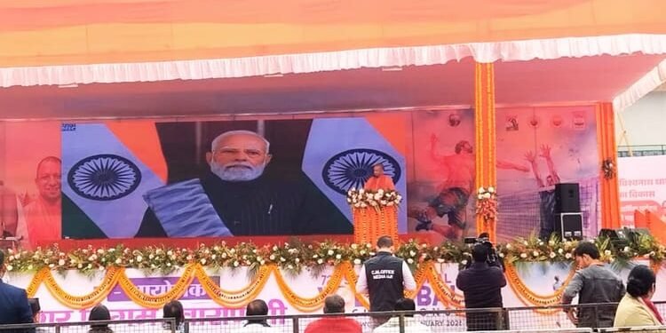 काशी में वॉलीबॉल महाकुंभ: पीएम मोदी ने किया शुभारंभ, बोले- टीम फर्स्ट का संदेश देता है ये खेल; एक साथ रहें सभी