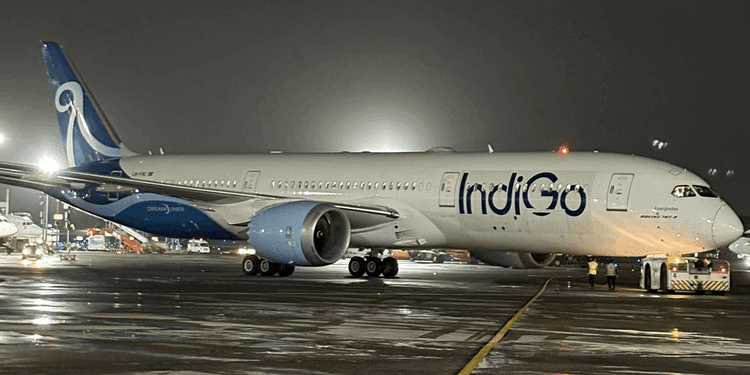 घना कोहरा बना मुसीबत: पटना नहीं उतर सकी इंडिगो की उड़ान, वापस दिल्ली लौटी; हवाई के साथ रेल यातायात भी बेहाल
