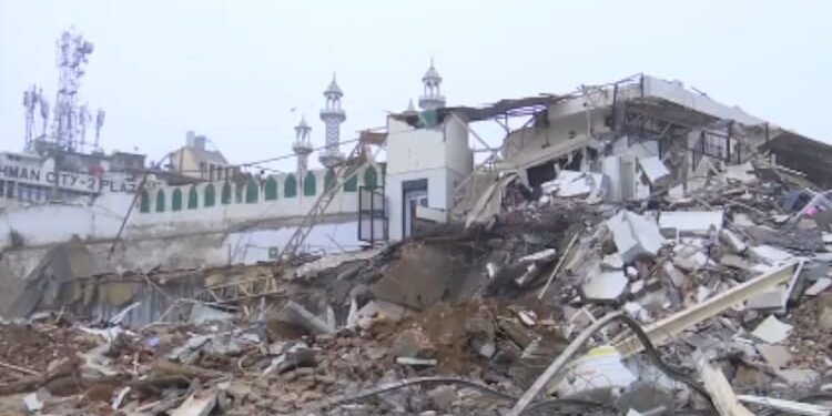 छावनी बना तुर्कमान गेट: मस्जिद के पास बुलडोजर एक्शन पर आक्रोश... भीड़ ने किया पुलिस पर पथराव; आंसू गैस का प्रयोग