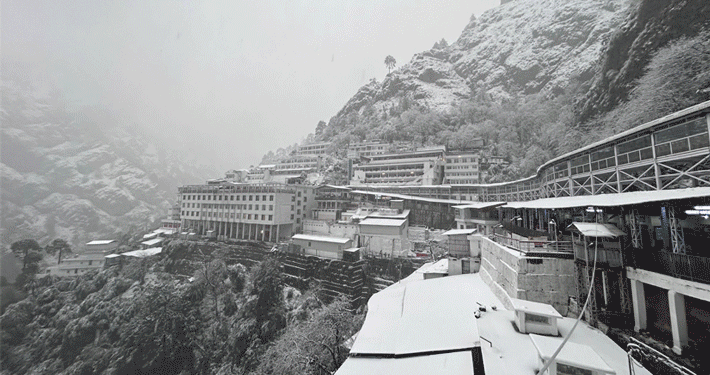 पहाड़ों ने ओढ़ी सफेद चादर: जम्मू-कश्मीर, हिमाचल से उत्तराखंड तक बर्फ, झूमे पर्यटक, देखें तस्वीरें और वीडियो