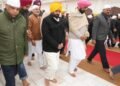 सीएम भगवंत मान की अकाल तख्त पर पेशी: नंगे पैर श्री हरमंदिर साहिब पहुंचे, कुछ ही देर में देंगे स्पष्टीकरण