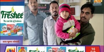 सतर्कता से बिछड़ा मासूम मिला, रेलवे कर्मचारियों ने सकुशल परिजनों से मिलाया