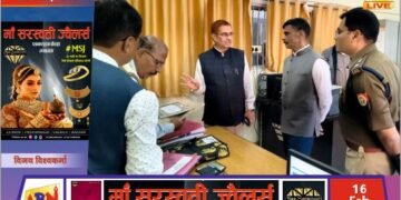 मंडल आयुक्त ने तहसील राबर्ट्सगंज व नगर पंचायत चुर्क-गुरमा का किया निरीक्षण, समयबद्ध निस्तारण और स्वच्छता पर दिया जोर