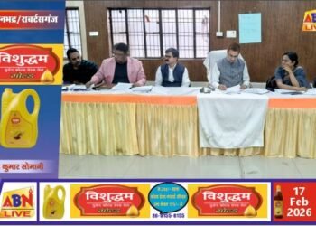 आवास योजनाओं की धीमी प्रगति पर डीएम सख्त, लापरवाही पर वेतन रोकने और एफआईआर के निर्देश